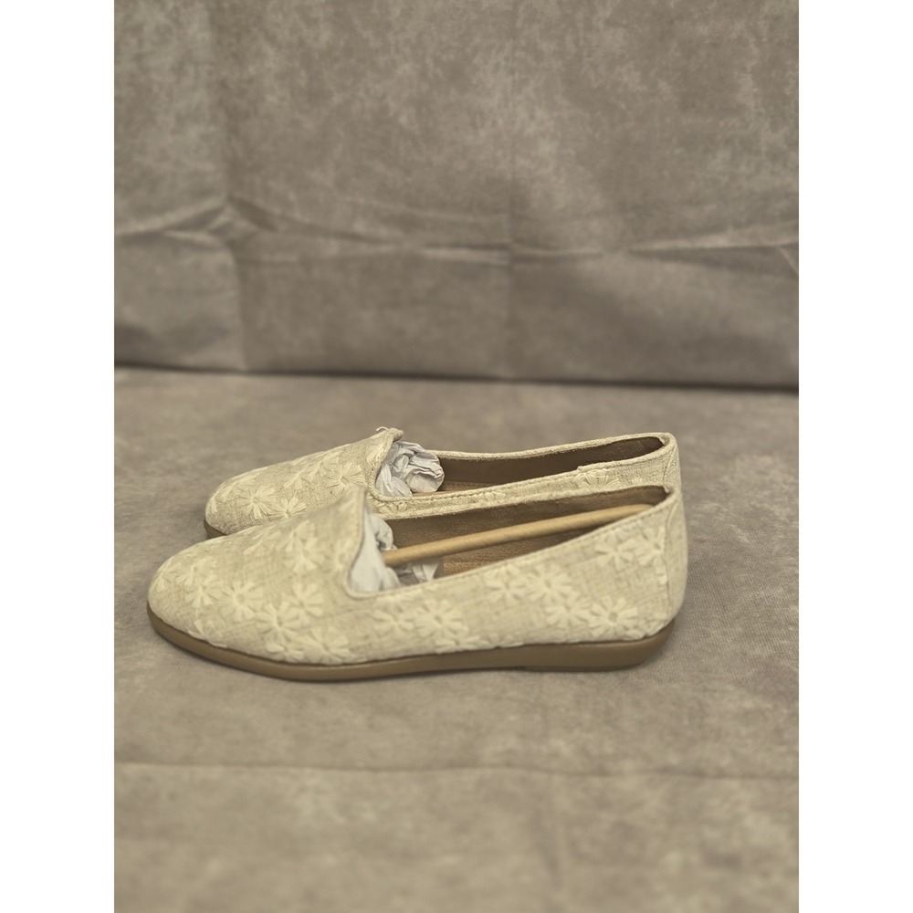 Aerosoles Girls SZ 5 Ivory Eyelet Flat Shoe New
